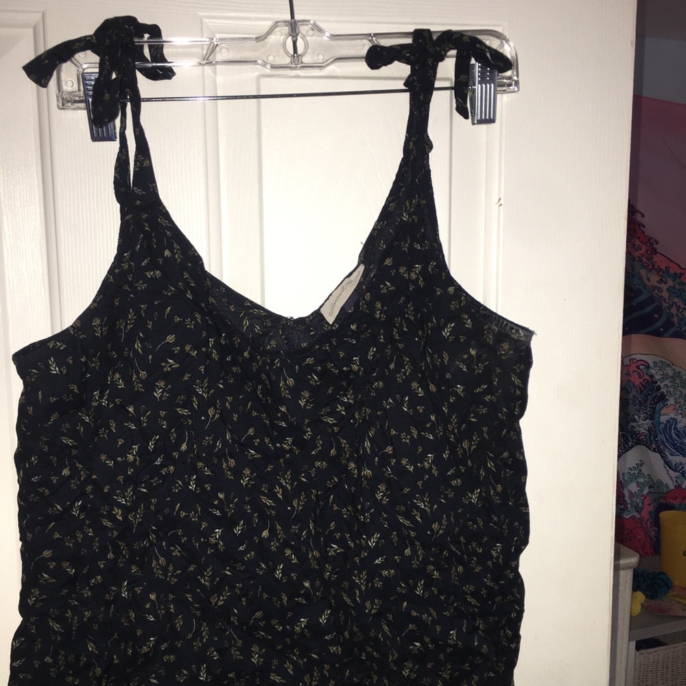 Boxy Tank top with Flower and leaf pattern
